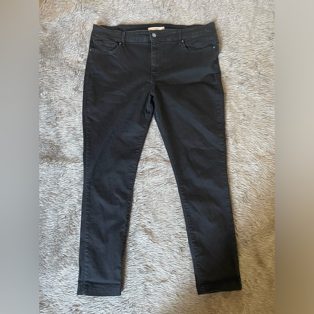 Black Skinny Levi’s 711 ( 34)